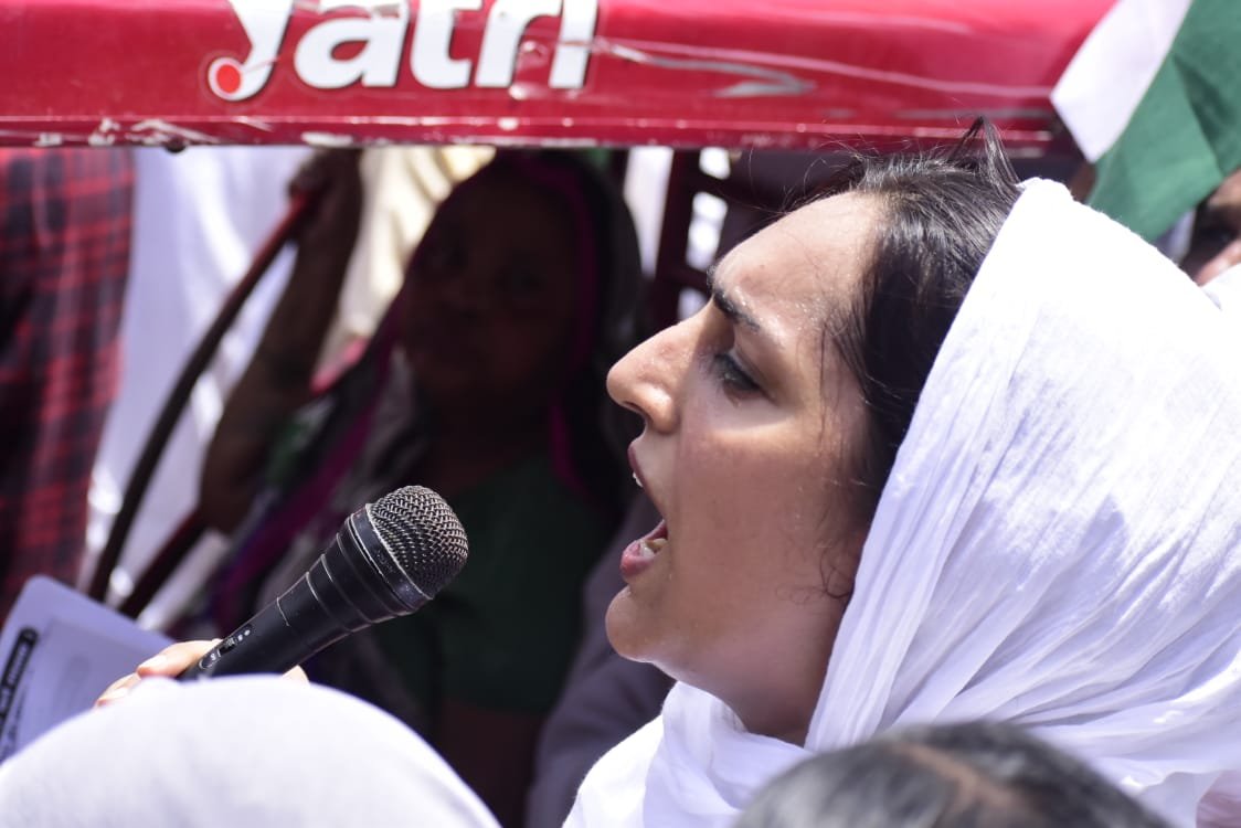 चाइना को लाल आंखे दिखाने की जगह करोड़ो के ठेके दिए जा रहे हैं