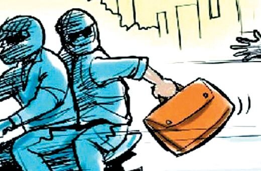 फिल्मी स्टाईल में बाईक सवारों ने दिया लूट की वारदात को अंजाम
